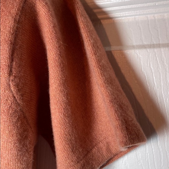 J. Crew 100% Cashmere Short Sleeve Top Crew Neck Size Medium Sweater - Picture 13 of 13